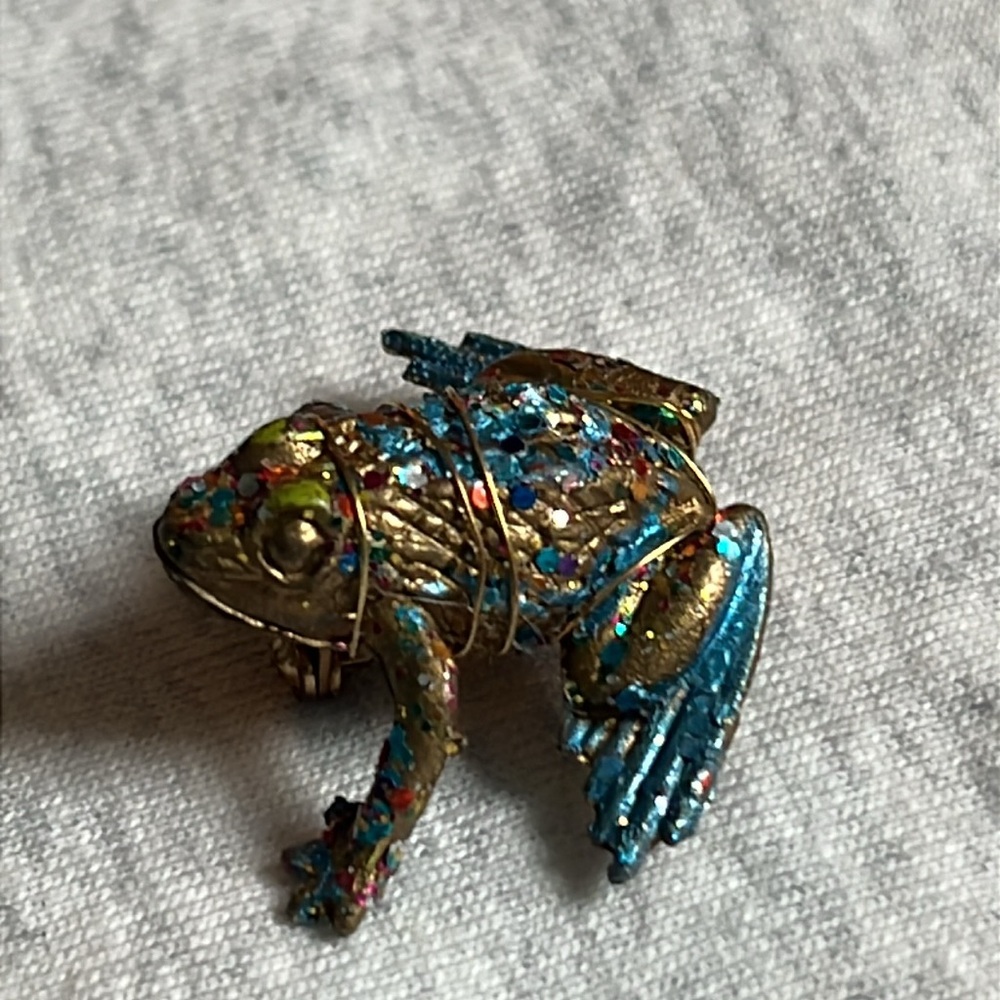 Sparkly frog 🐸 pin brooch gold and turquoise glitter handmade